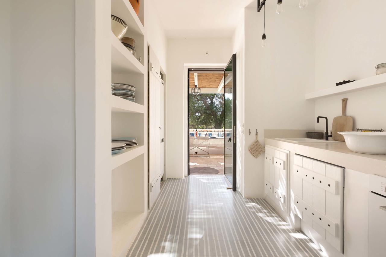 Вилла Casale Con Cipresso Остуни Экстерьер фото