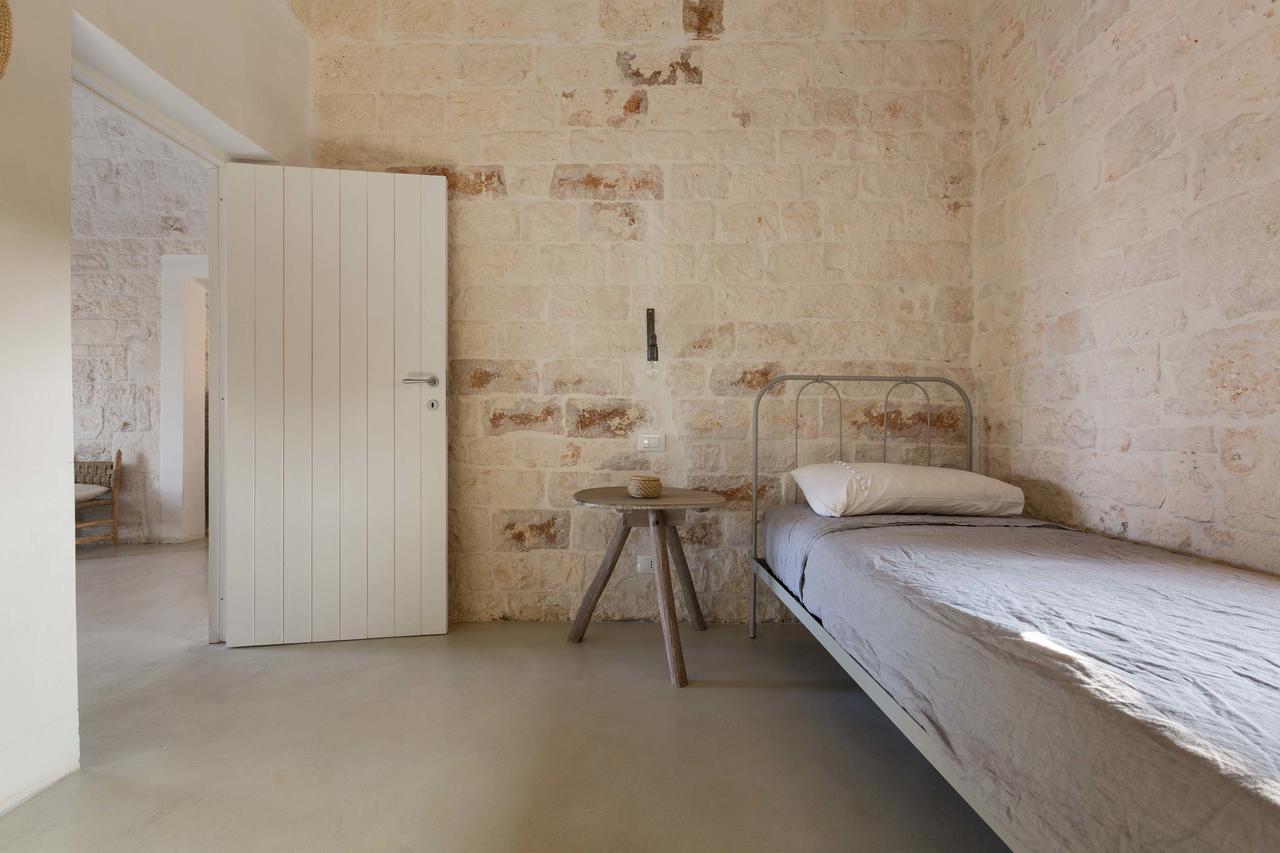 Вилла Casale Con Cipresso Остуни Экстерьер фото